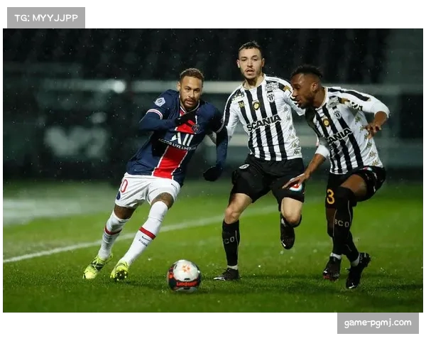 巴黎圣日耳曼3-0完胜特鲁瓦,后者保级希望愈发渺茫 巴黎圣日耳曼3-0完胜特鲁瓦,后者保级希望愈发渺茫